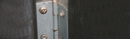 Ремонт петель металлических дверей (входных, гаражных, межкомнатных, на воротах)