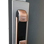 Установка электрического (электронного) замка Samsung на входную дверь на замену механическому двухсистемному