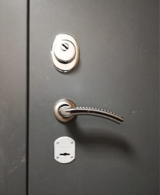 Замена замка на металлической двери